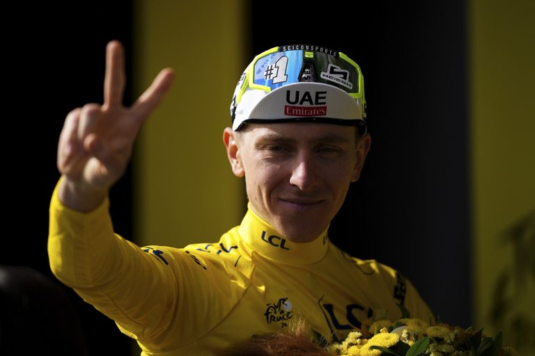 Slovinec Tadej Pogačar vyhral aj nedeľňajšiu 15. etapu na Tour de France