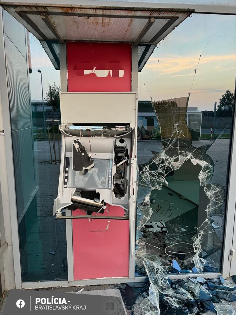 poškodenie bankomatu