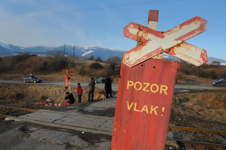pozor vlak
