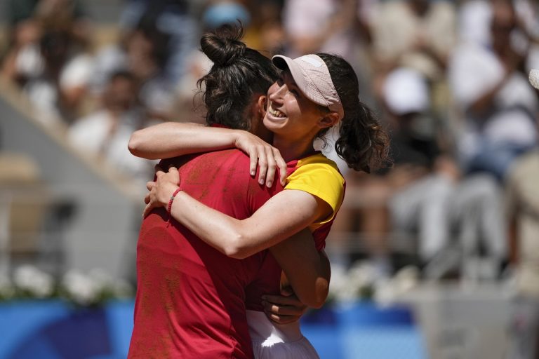 Cristina Bucsaová, Sara Sorribesová Tormová - Linda Nosková, Karolína Muchová