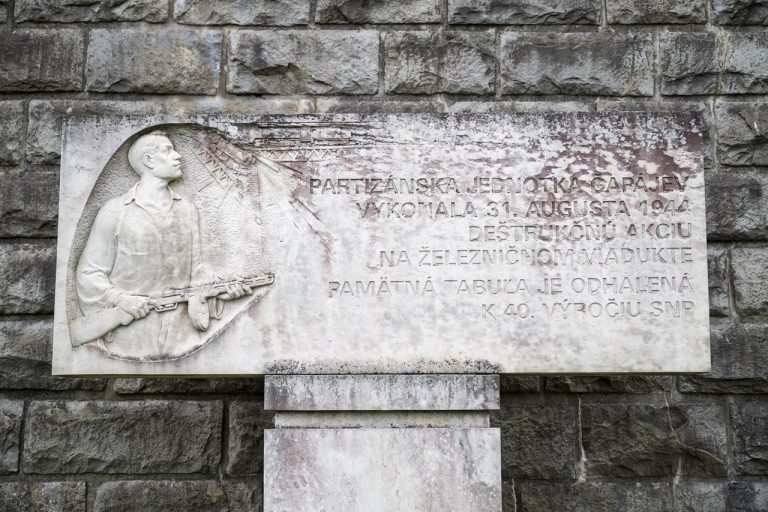 Hanušovce nad Topľou SNP80 Pamätníky