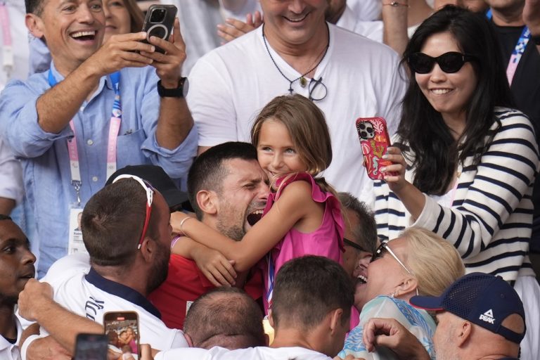 Djokovič zdolal Alcaraza, získal zlatú medailu vo dvojhre