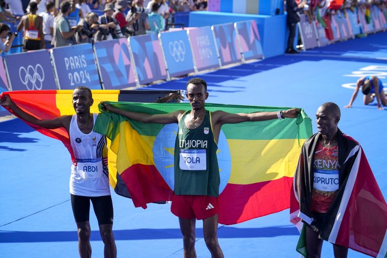 Tamirat Tola maratón olympijský rekord