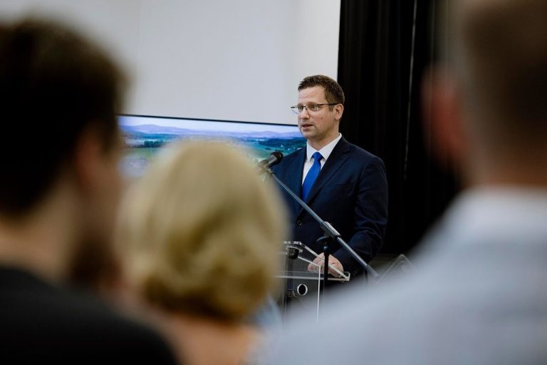 Na snímke predseda kabinetu maďarského premiéra Gergely Gulyás