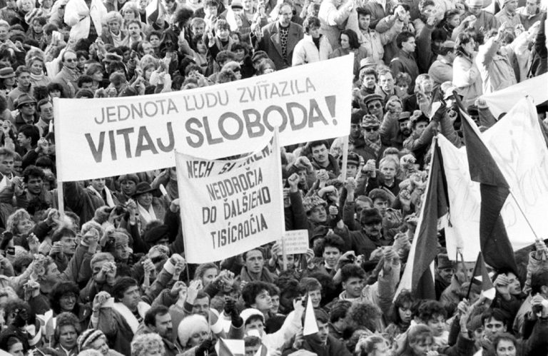 SR, Banská Bystrica, november 1989, nežná revolúcia, výroč