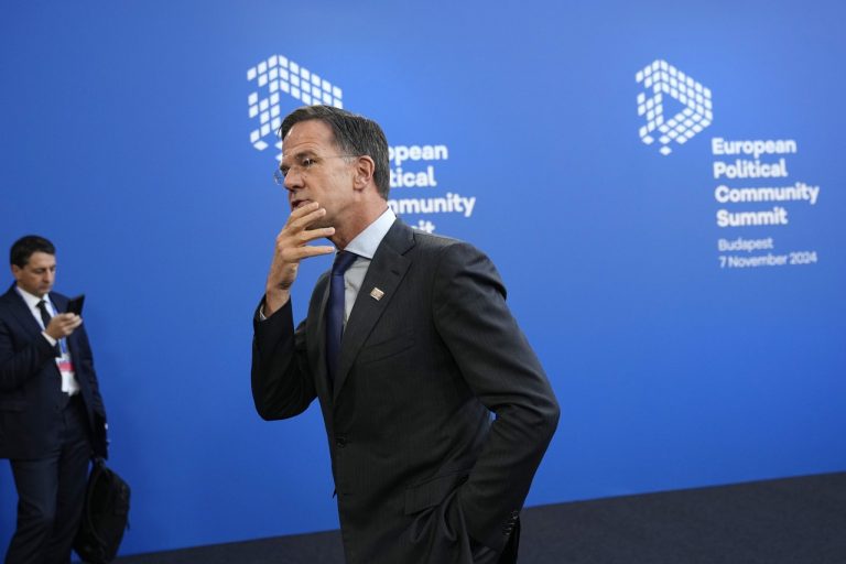 Na snímke generálny tajomník NATO Mark Rutte počas príchodu na 5. summit Európskeho politického spoločenstva (EPC) vo štvrtok 7. novembra 2024 v Budapešti