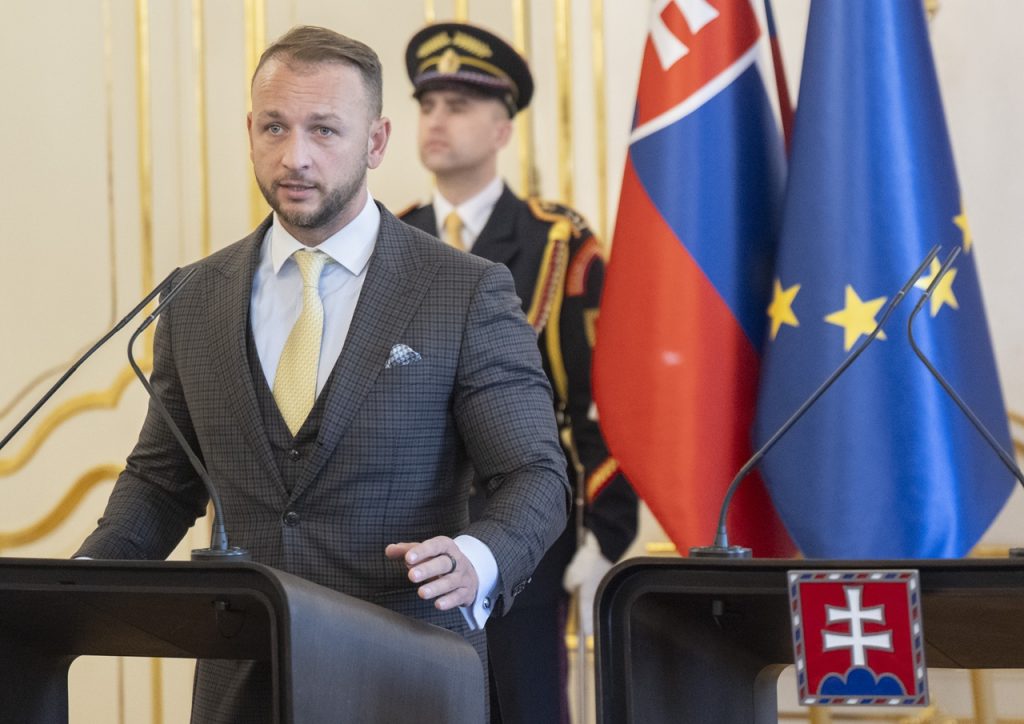 Prezident SR Peter Pellegrini zorganizoval okrúhly stôl strán k zahraničnej politike