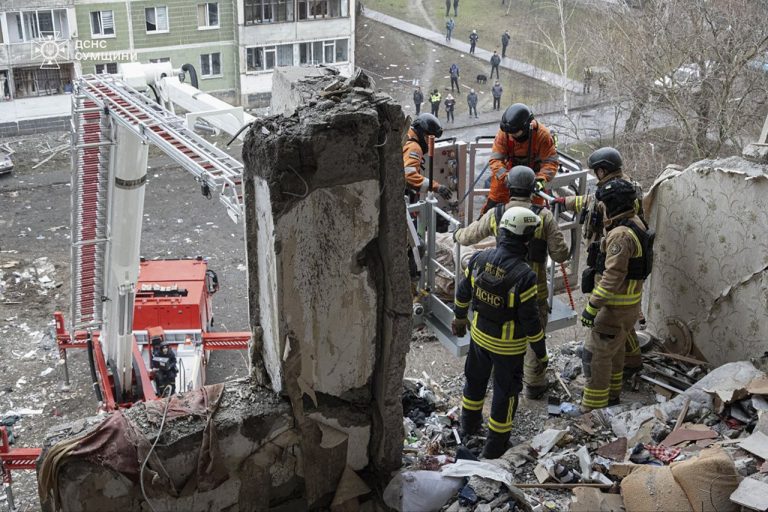 Útok ruského dronu si v meste Sumy na severovýchode Ukrajiny vyžiadal štyri obete