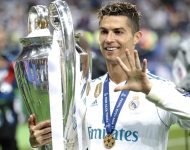 Futbalista Cristiano Ronaldo oslavuje 40. narodeniny