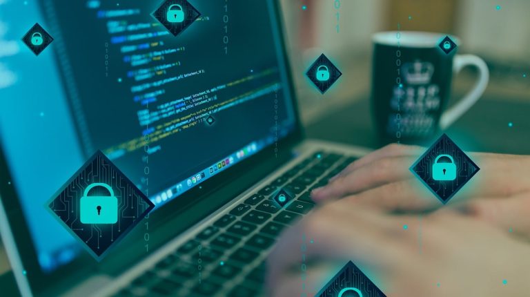 lines-5475657_1280 terminal príkazový riadok programátor IT kybernetická bezpečnosť