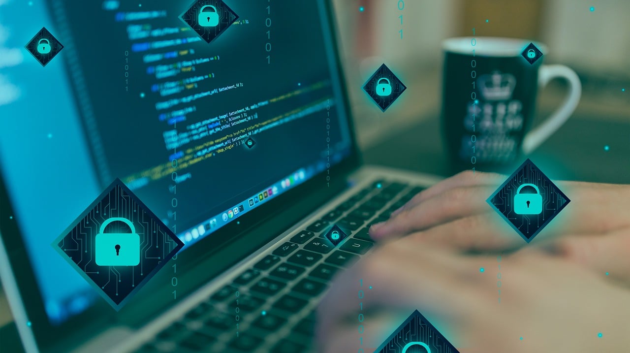 lines-5475657_1280 terminal príkazový riadok programátor IT kybernetická bezpečnosť