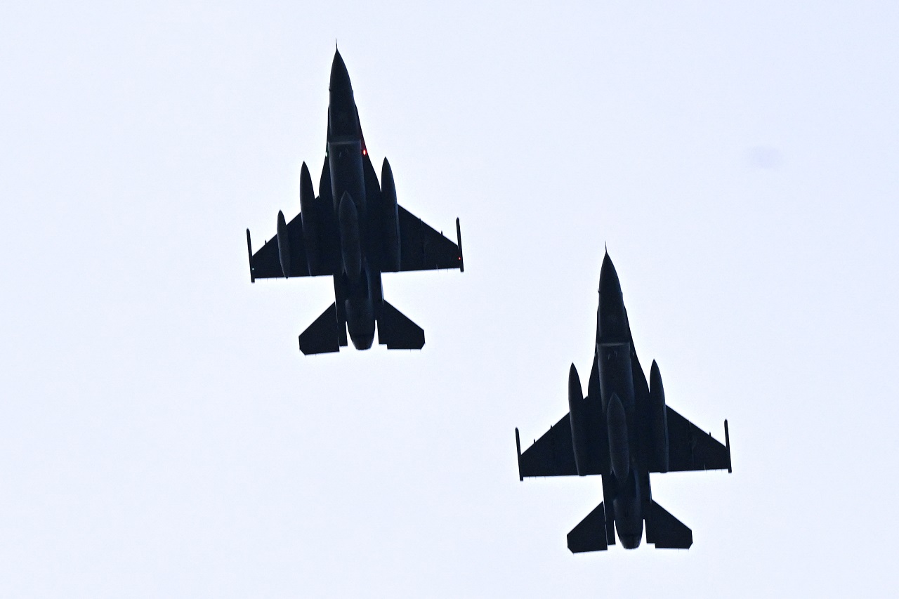 F-16