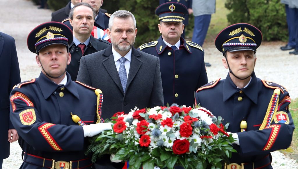 Prezident SR Peter Pellegrini položil vence na ústrednom vojenskom cintoríne