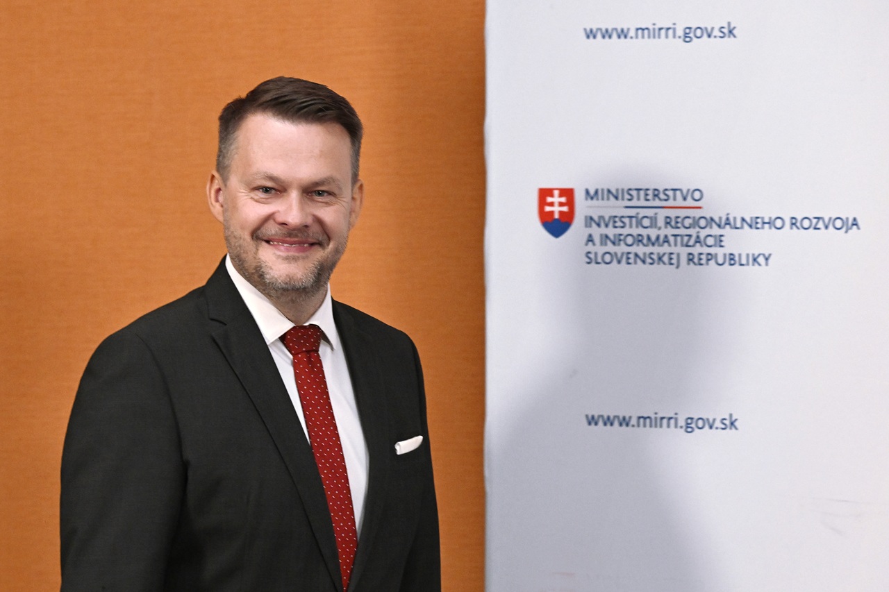 Richard Raši odovzdal Ministerstvo investícií, regionálneho rozvoja a informatizácie SR novovymenovanému ministrovi Samuelovi Migaľovi