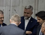 Poslanci volia predsedu NR SR, voľba je tajná