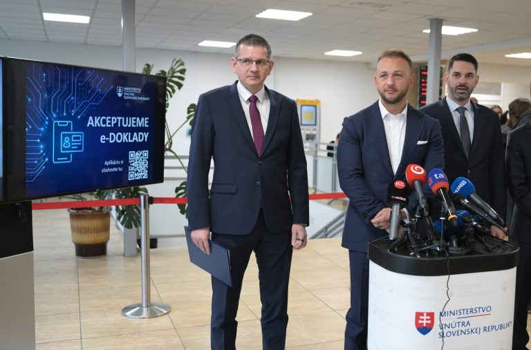 MV SR spustilo mobilné aplikácie eDoklady a eIdentita