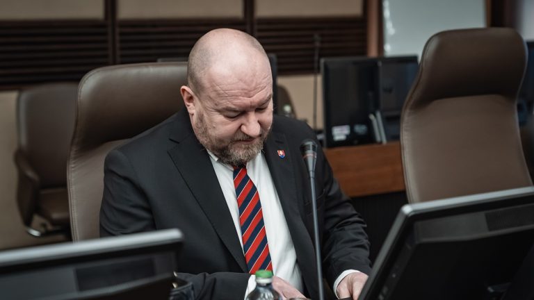 VLÁDA: Huliak