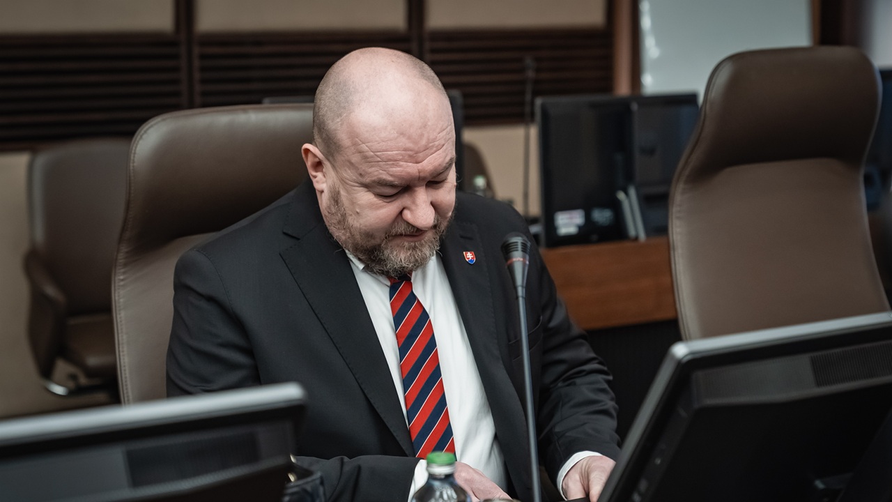 VLÁDA: Huliak