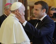 Macron pápež František