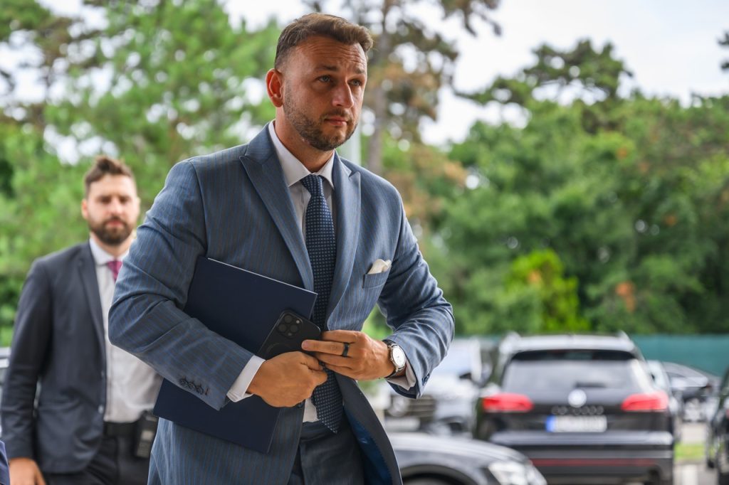 Mimoriadne zasadnutie Vlády SR o aktuálnom stave automobilového priemyslu a jeho podpore