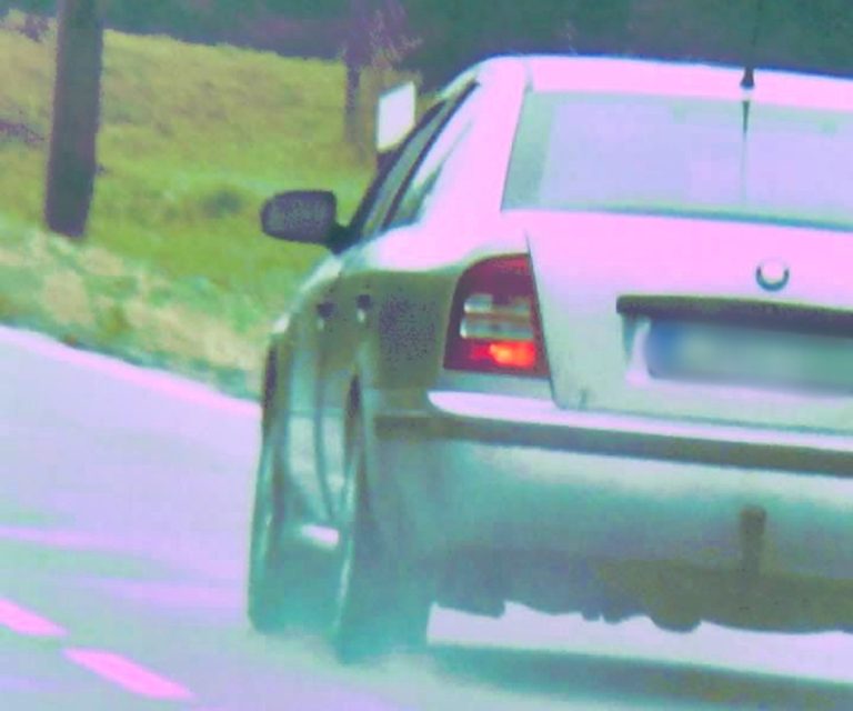 Polícia zadržala vodiča, ktorý sa pred hliadkou pokúsil utiecť