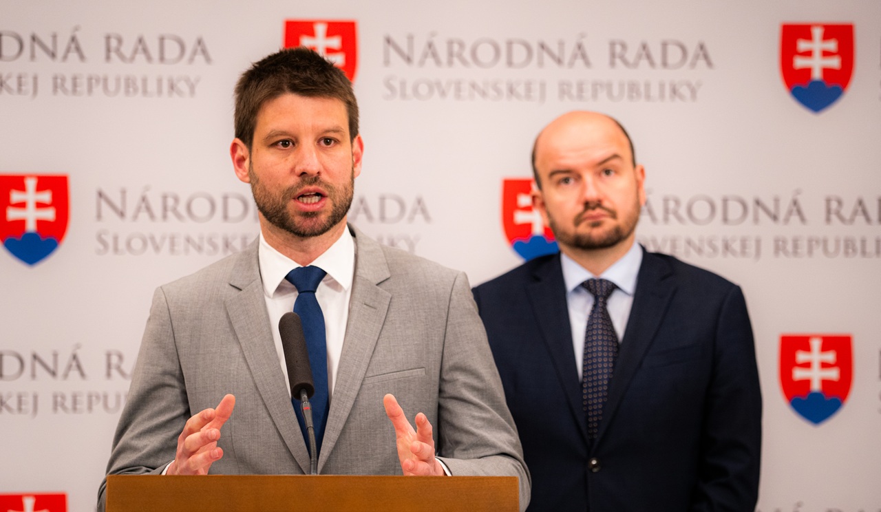 PS: Šimečka Dubéci