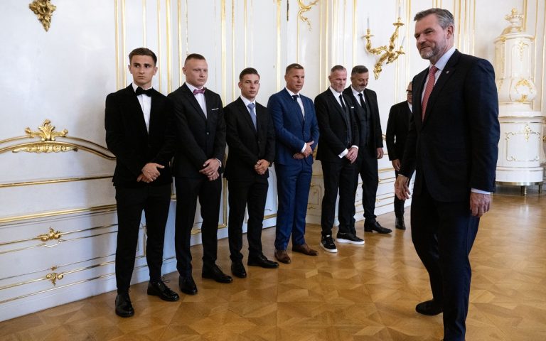 Prijatie prezidenta SFZ Jána Kováčika a účastníkov ME 21 u prezidenta SR Petra Pellegriniho