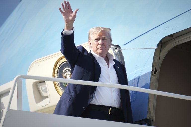 Trump ukončil súkromnú návštevu Škótska