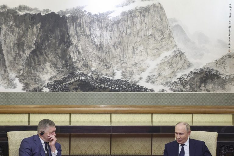 Čína: Putin na stretnutí s Ficom vyzdvihol zahraničnú politiku SR