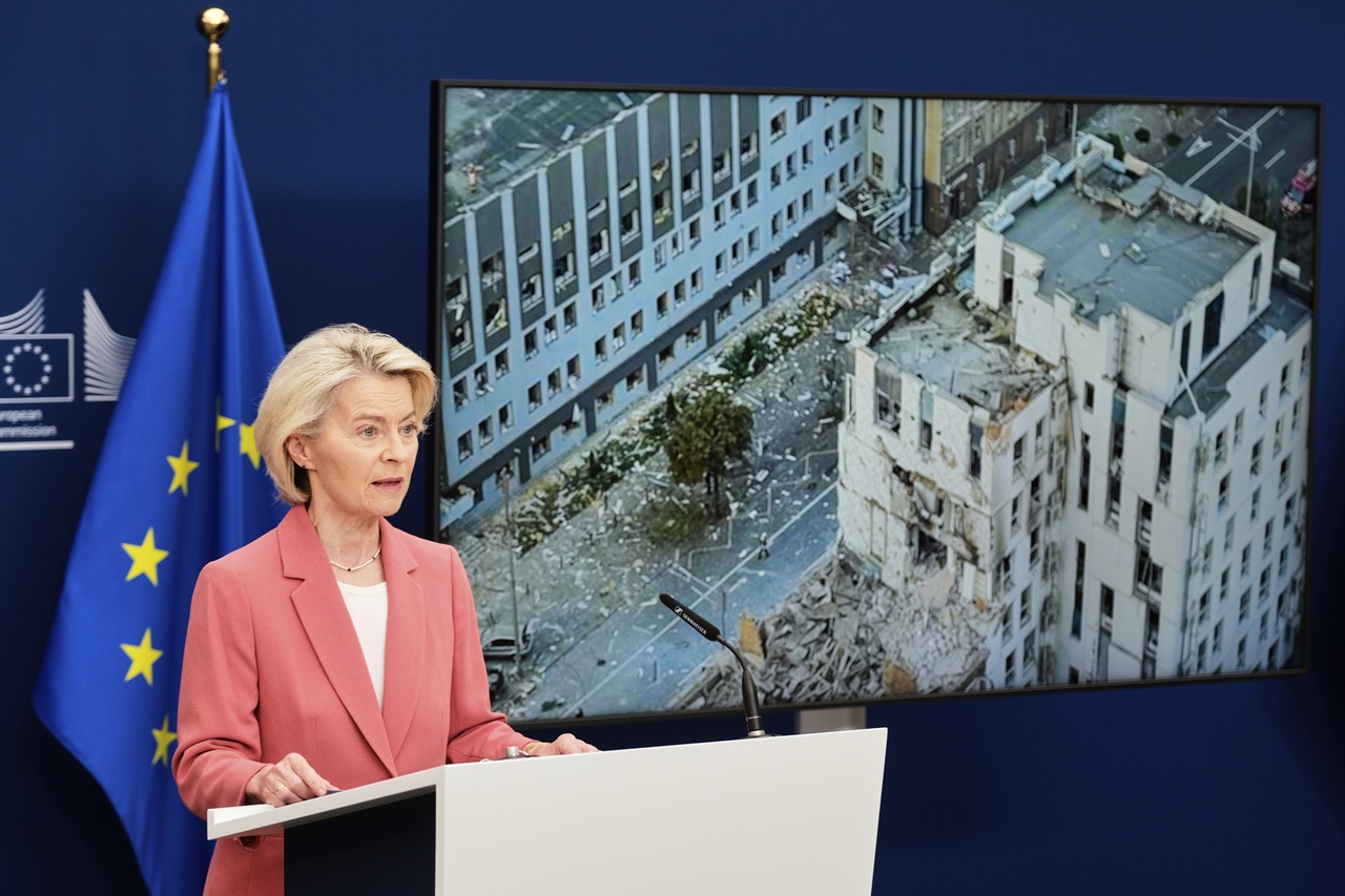 Von der Leyenová a Kallasová vyzvali Rusko, aby zastavilo zabíjanie na Ukrajine