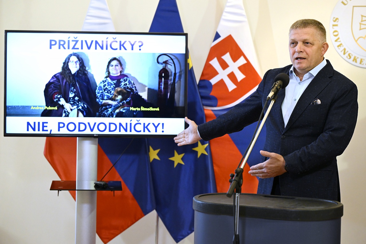 Tlačová konferencia premiéra SR Roberta Fica, ministra spravodlivosti SR Borisa Suska a predsedu Zboru poradcov predsedu vlády SR Erika Kaliňáka