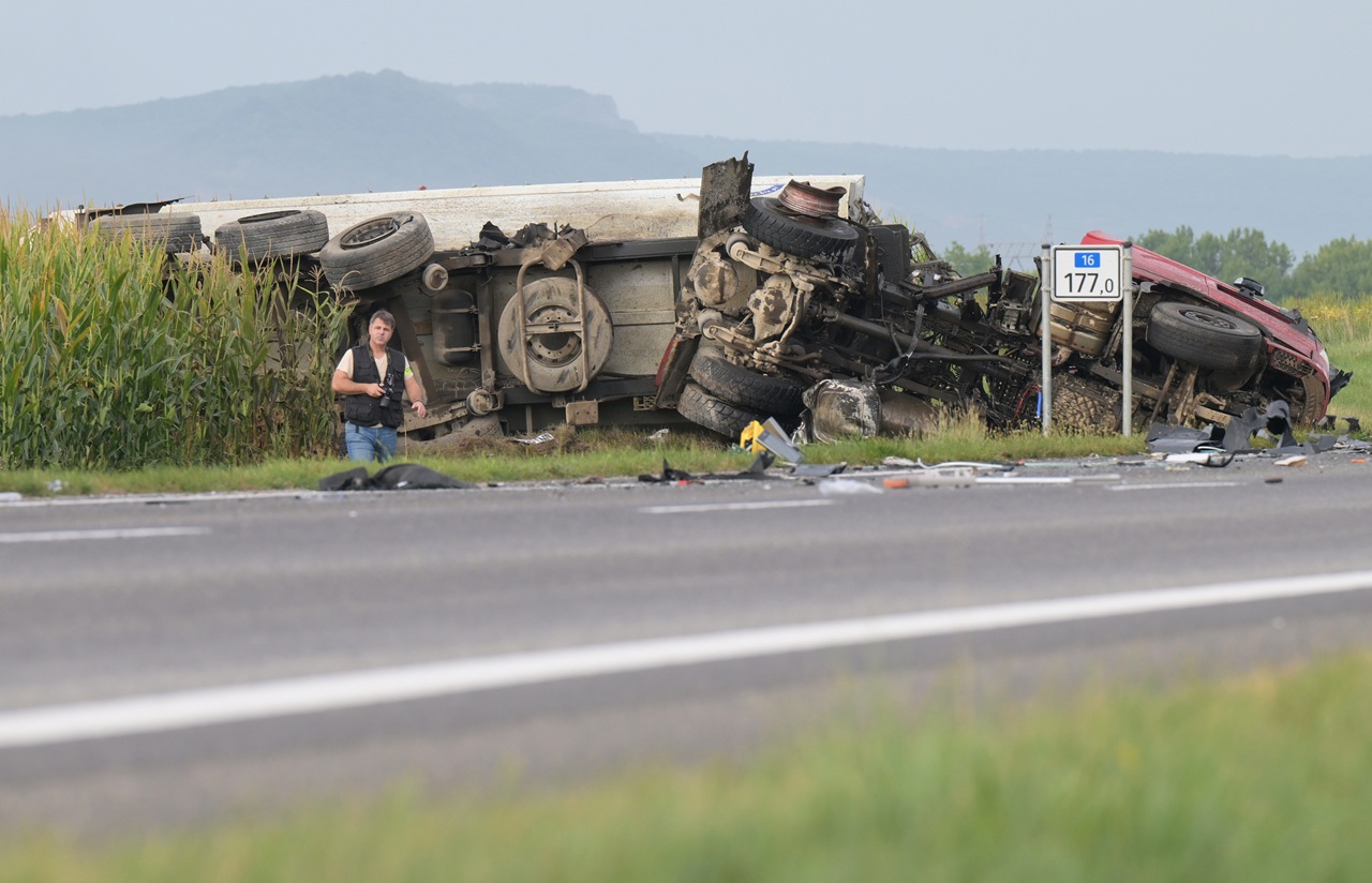 tragická nehoda kamión autobus Drienovec1321