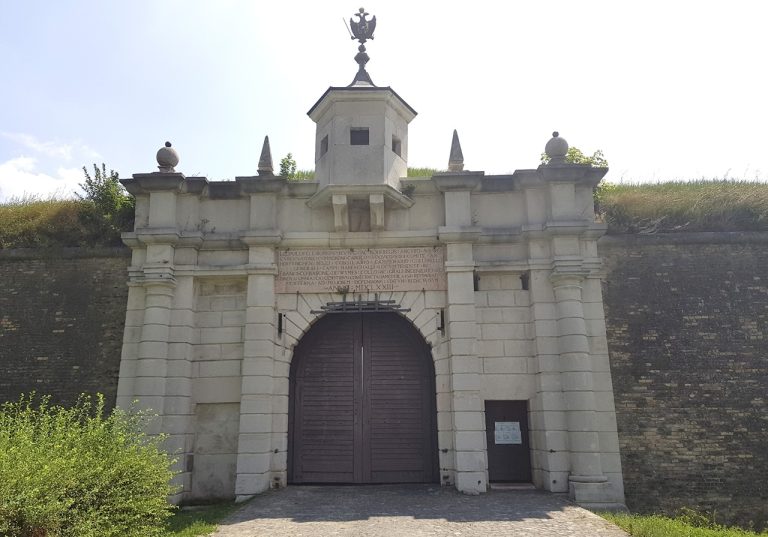 Komárňanská pevnosť vstupná brána kultúrna pamiatka-jd2025103021