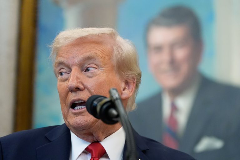 Trump oznámil, že s Putinom sa stretne v Budapešti