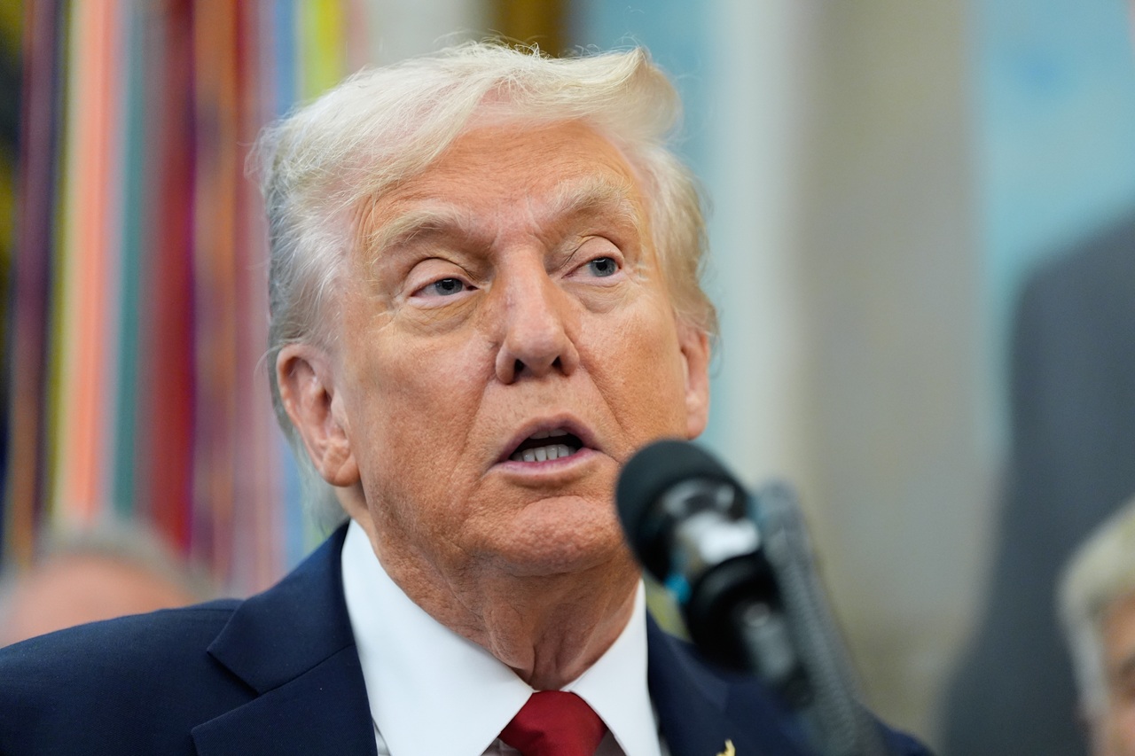 Donald Trump brífing v Oválnej pracovni Bieleho domu