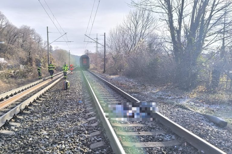 Vlak zrazil človeka, železničná doprava v bratislavskom úseku Železná studnička je obmedzená