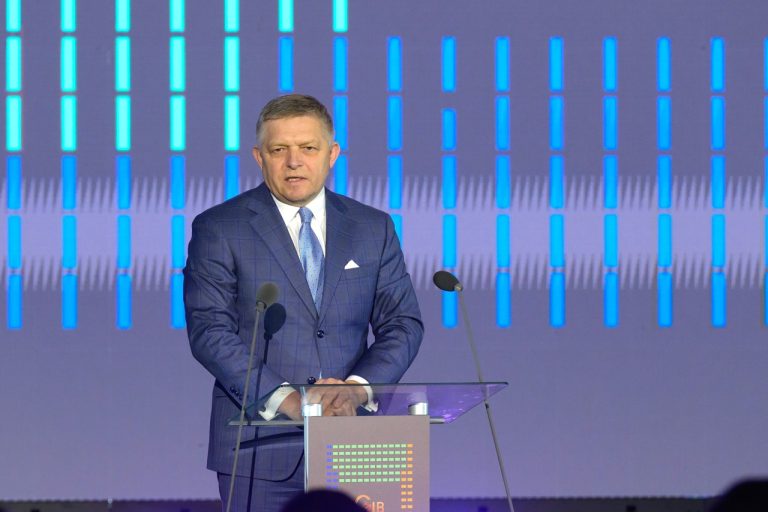 Výstavba závodu na batérie do elektromobilov Šuranoch sa oficiálne začala-2025131102md