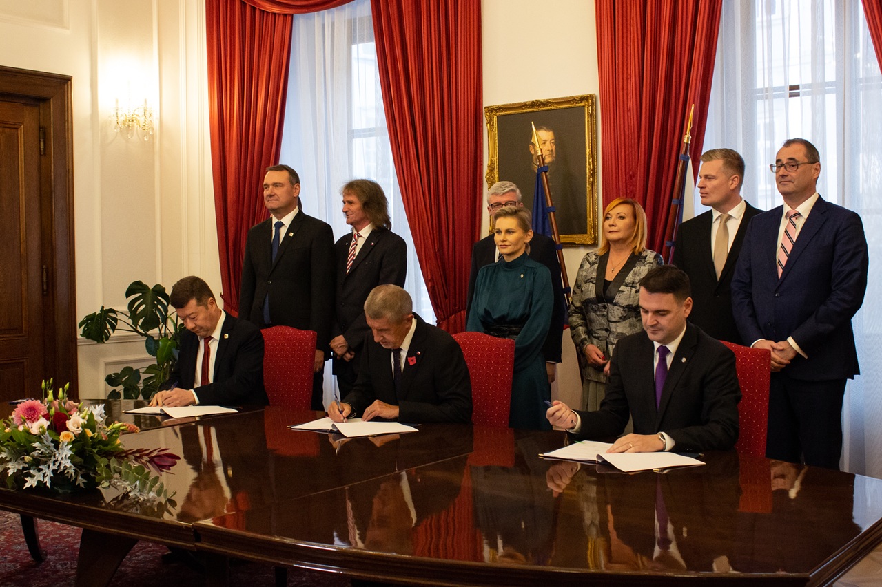 ANO, SPD a Motoristi