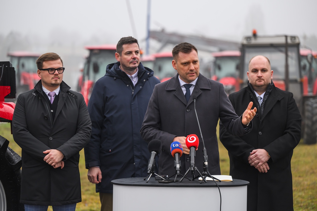 Nové traktory ako súčasť významnej investície pre vodohospodárov