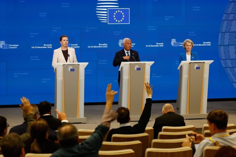 EÚ summit lídri Ukrajina financovanie pôžička