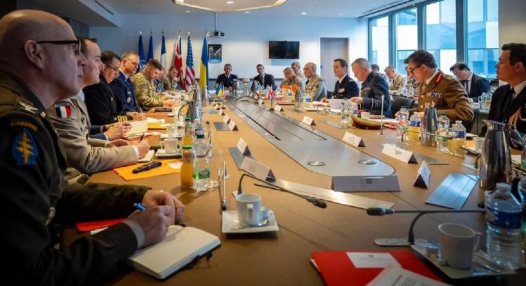 „Koalícia ochotných“ sa stretáva v Paríži na rokovaniach o bezpečnostných garanciách pre Kyjev