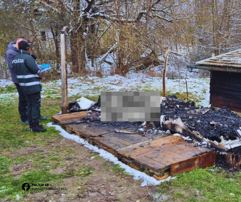 Pri požiari obytného prívesu vyhasol život 79-ročnej ženy