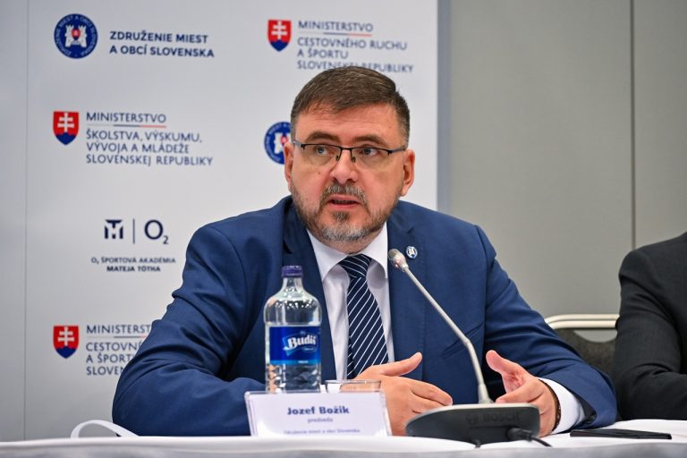 Podpísanie Memoranda o spolupráci O2 športovej akadémie Mateja Tótha s Ministerstvom školstva, vedy, výskumu a mládeže SR, Ministerstvom cestovného ruchu a športu SR a Združením miest a obcí Slovenska