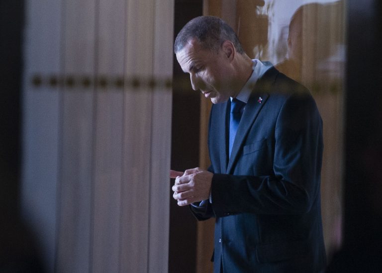 Maroš Žilinka pred začiatkom rokovania Ústavnoprávneho výboru Národnej rady SR