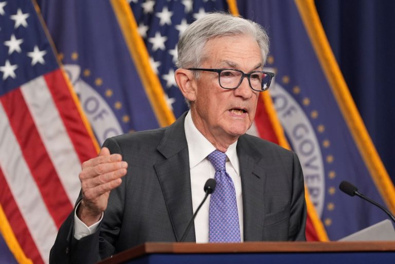 Predseda Federálneho rezervného systému Jerome Powell prehovoril na pôde Federálneho rezervného systému v stredu 10. decembra 2025 vo Washingtone