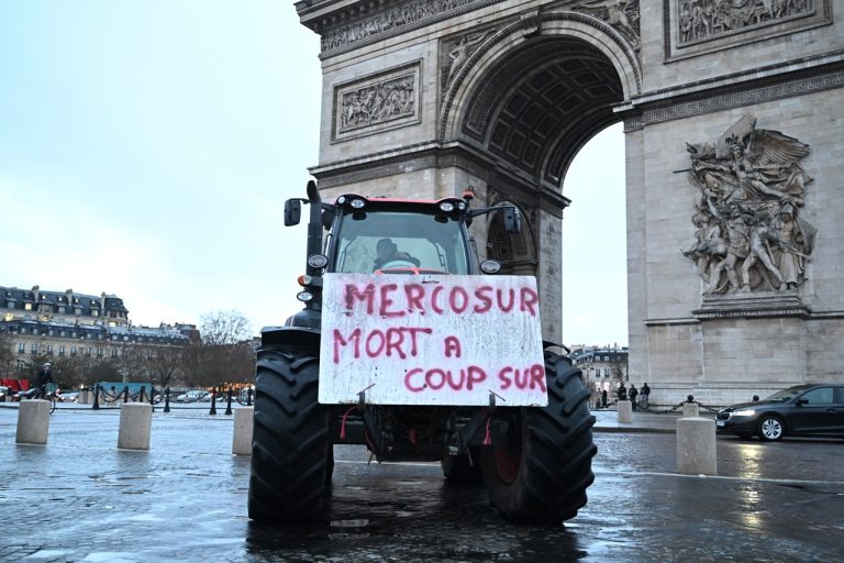farmári protest Paríž Mercosur