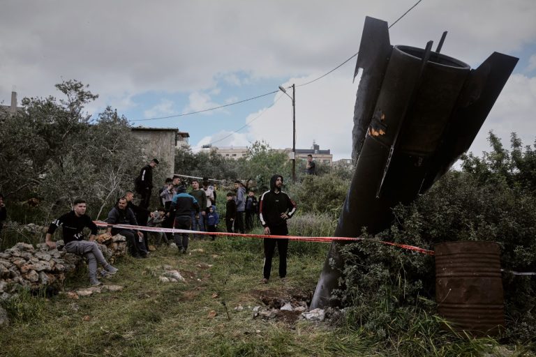 vrak časti rakety vystrelenej z Iránu