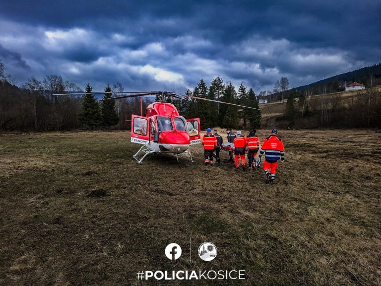 Nálepkovo pád lávka muž