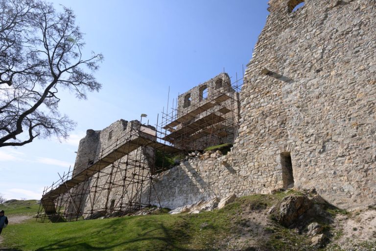 Hrad Hrušov