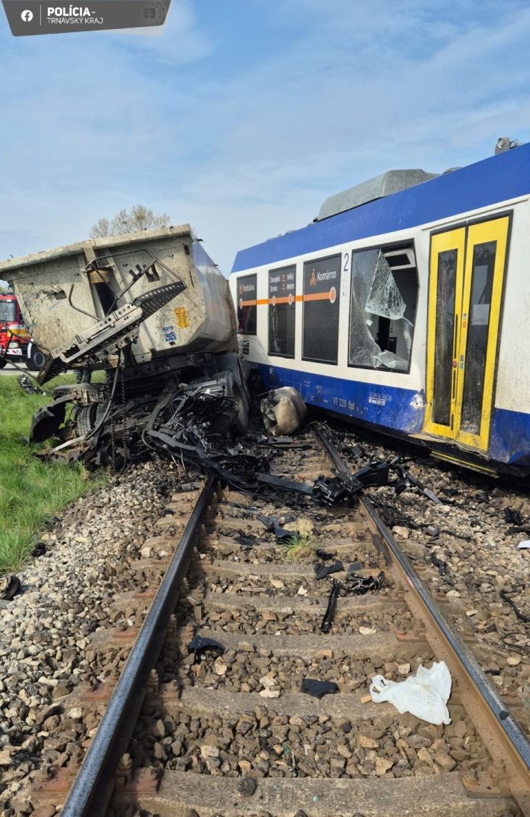 zrážka vlaku a nákladného auta